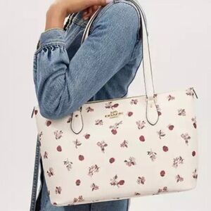 NEW Coach lady bug 🐞 purse